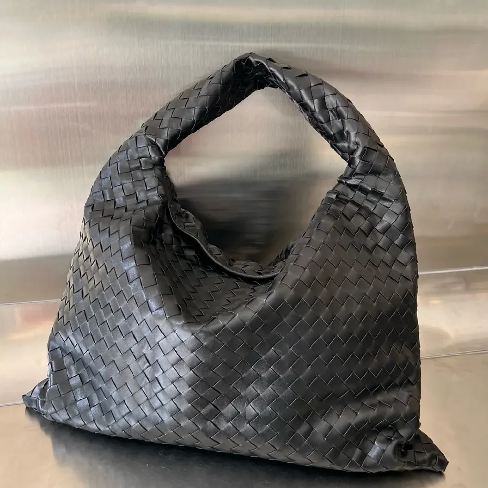 Bottega Veneta Large Hop Shoulder Bag in Calf Leather for Women in Black