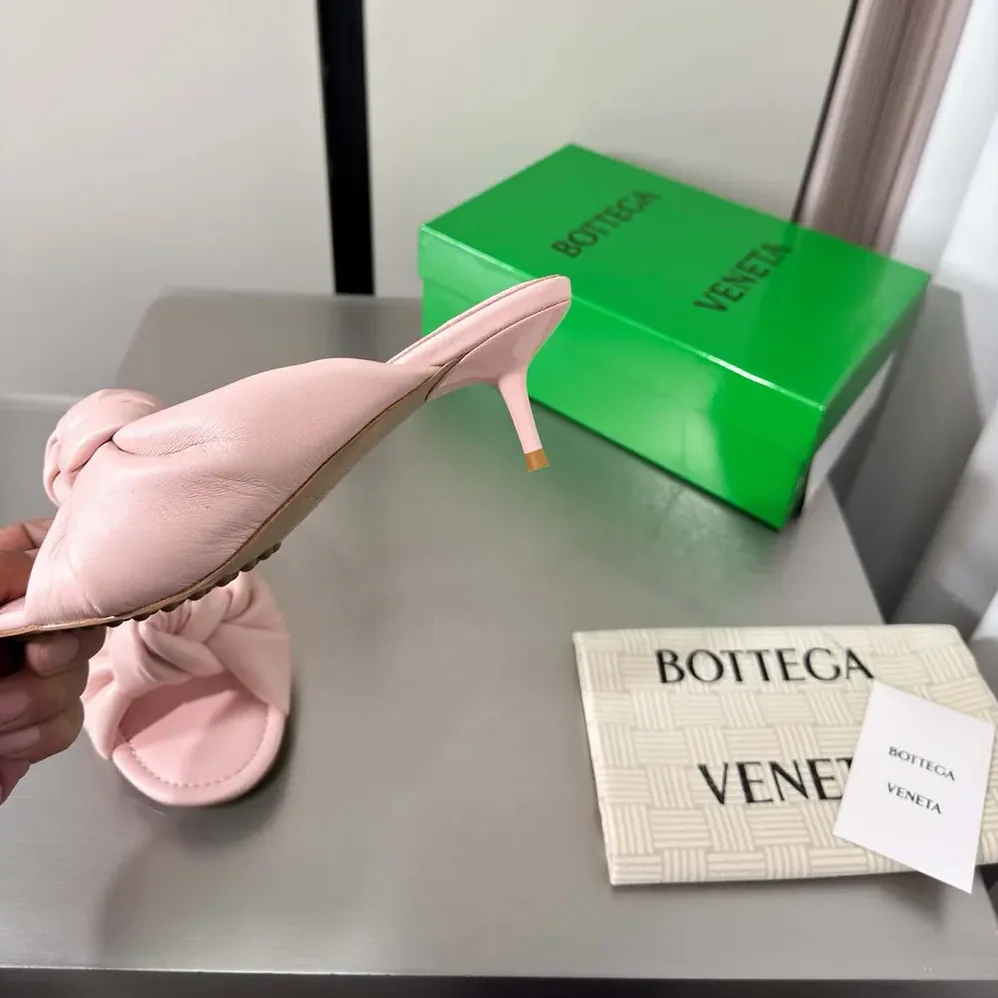 Bottega Veneta Cherry Mule in Supple Nappa Leather for Women in Blush