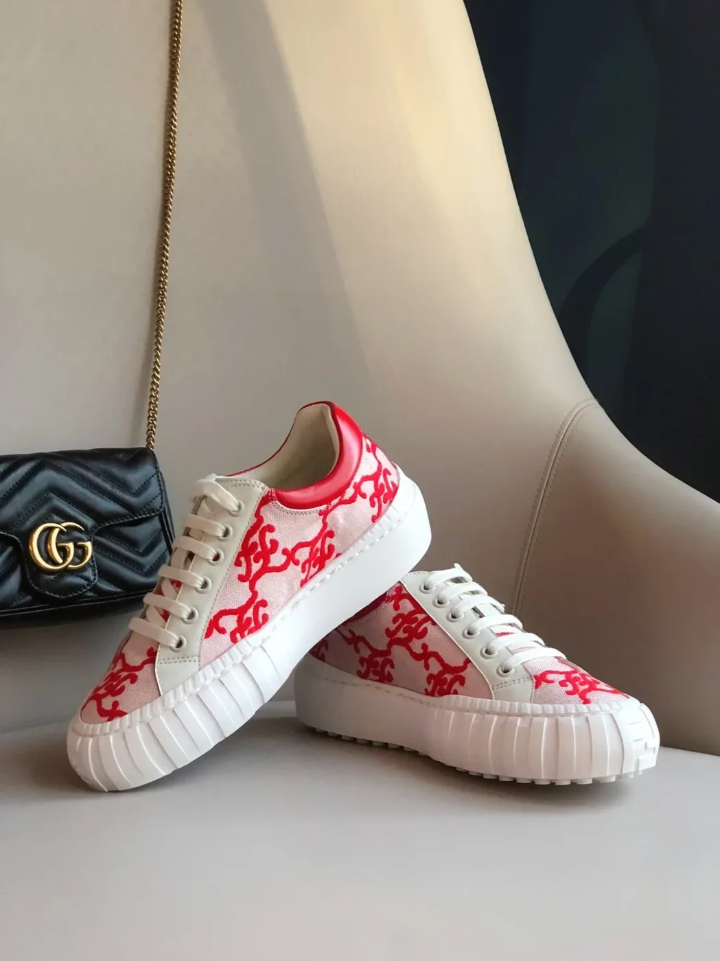 Fendi Force Low Tops Sneakers Red 7E1520 Fendi Force Low Tops Sneakers Red 7E1520