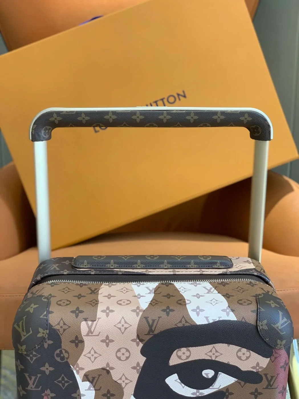 Louis Vuitton Horizon 55 Suitcase in Monogram Brown Champagne Hardware Louis Vuitton Horizon 55 Suitcase in Monogram Brown Champagne Hardware