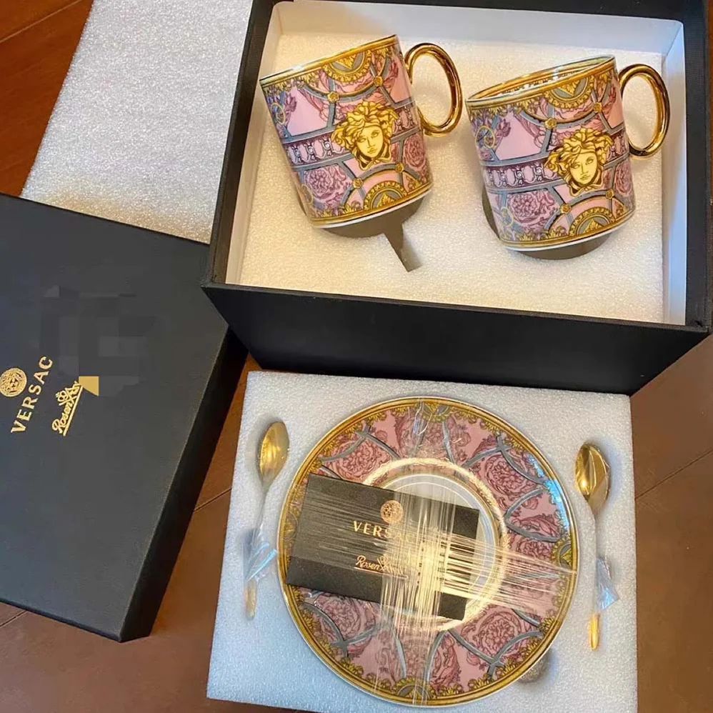 Versace Scala Del Palazzo Verde Mug for Unisex in Pink Versace Scala Del Palazzo Verde Mug for Unisex in Pink