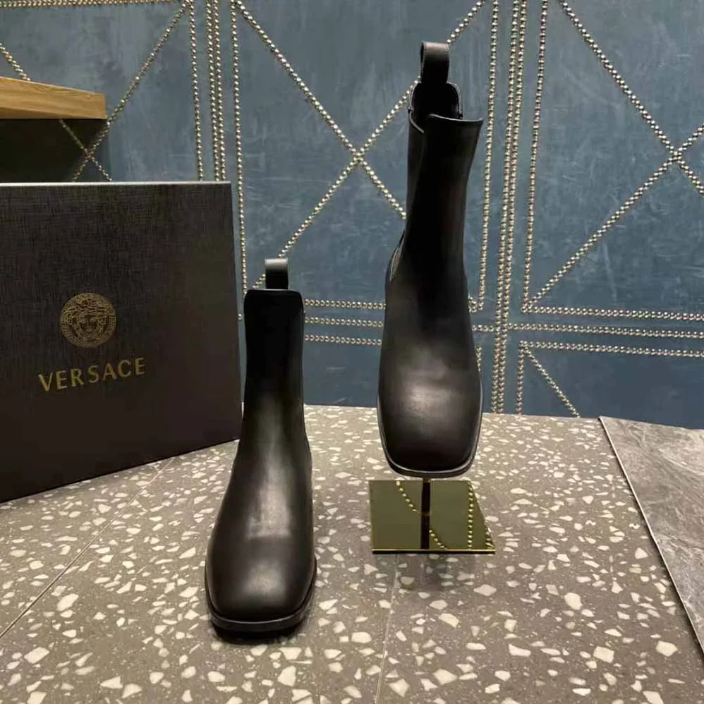 Versace Greca Chelsea Boots in Calf leather for Women in Black