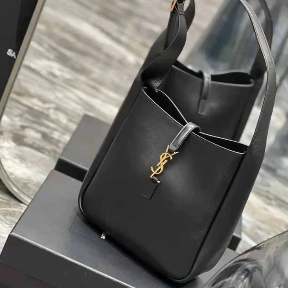 Saint Laurent YSL Le 5 à 7 Soft Small Hobo Bag in Smooth Leather for Women in Black Saint Laurent YSL Le 5 à 7 Soft Small Hobo Bag in Smooth Leather for Women in Black