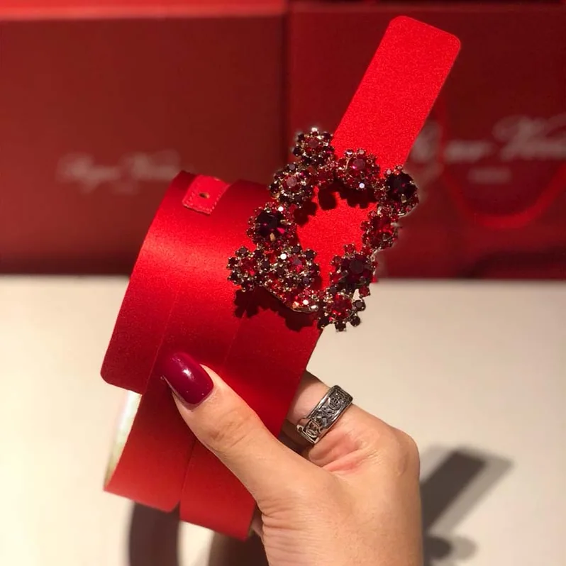 Roger Vivier Wome Flowers Belt in Silk Satin in Red