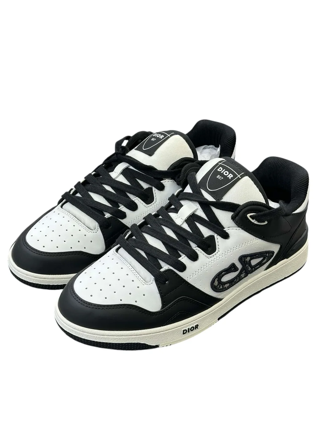 B57 Dribble Low in Top Sneaker Black
