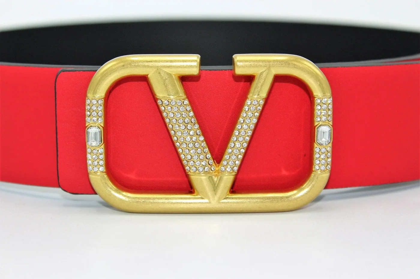 REVERSIBLE V DIAMOND LOGO SIGNATURE BELT IN GLOSSY CALFSKIN