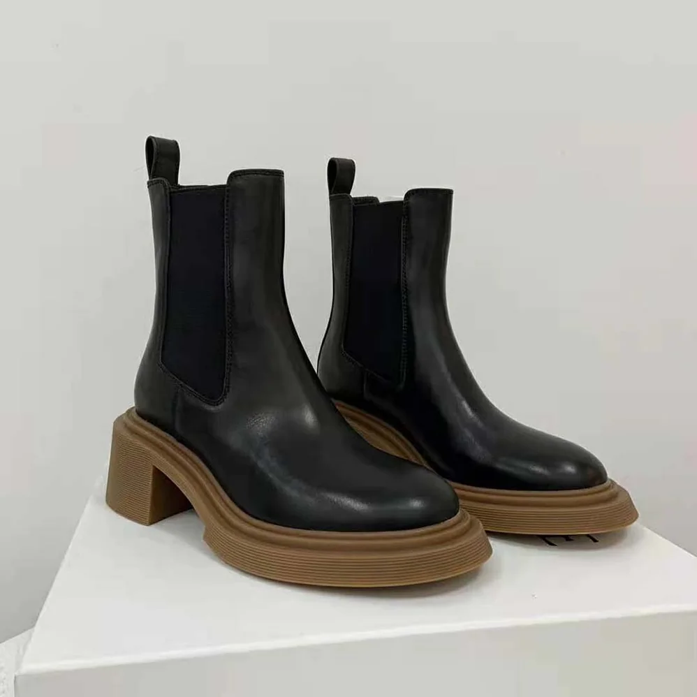 Loewe Chelsea Boot in Calfskin for Women in Black