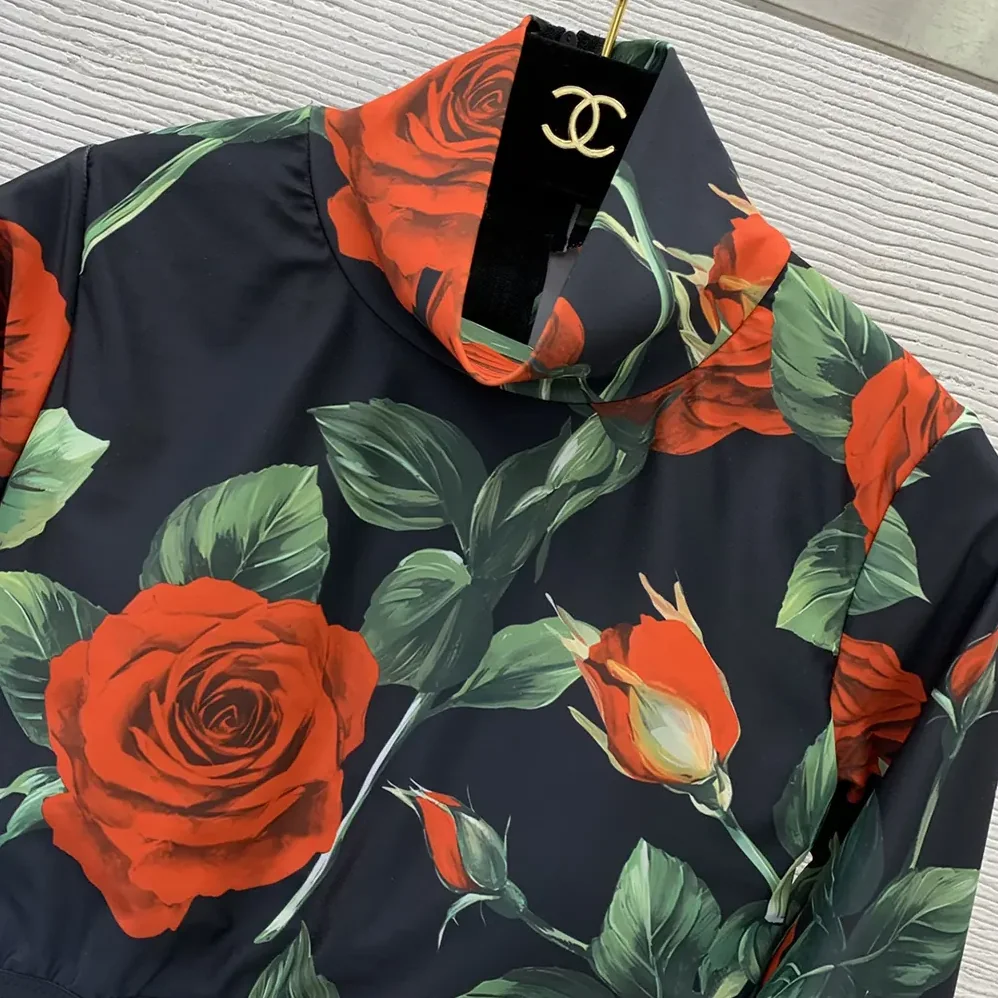 Dolce Gabbana D&G Spandex 2-piece Swimsuit with Rose Print Over a Black Background for Women Dolce Gabbana D&G Spandex 2-piece Swimsuit with Rose Print Over a Black Background for Women