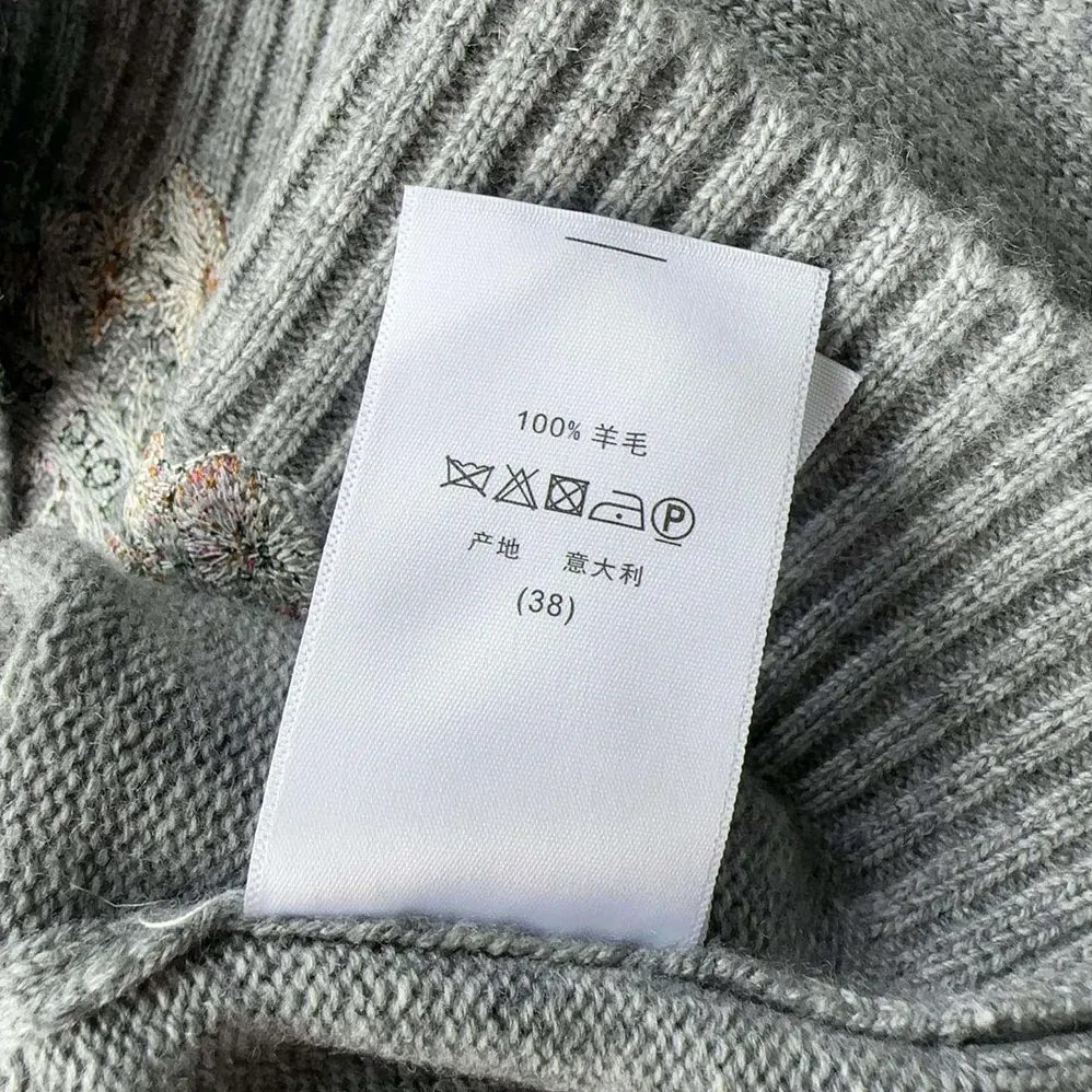 Dior Embroidered Sweater Gray Cashmere Knit with Multicolor Dior 4 Saisons Hiver Motif for Women