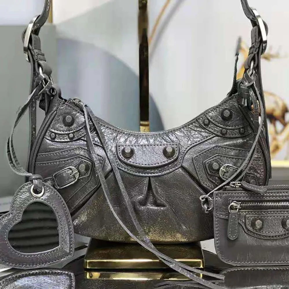 Balenciaga Le Cagole XS Shoulder Bag for Women in Black Balenciaga Le Cagole XS Shoulder Bag for Women in Black