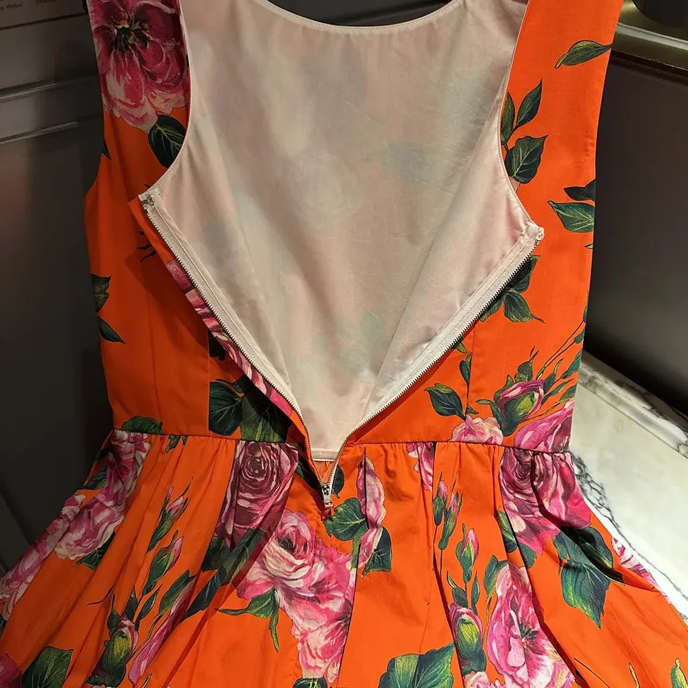 Dolce Gabbana D&G Cotton Calf-length Babydoll Dress with Rose Print for Women Dolce Gabbana D&G Cotton Calf-length Babydoll Dress with Rose Print for Women