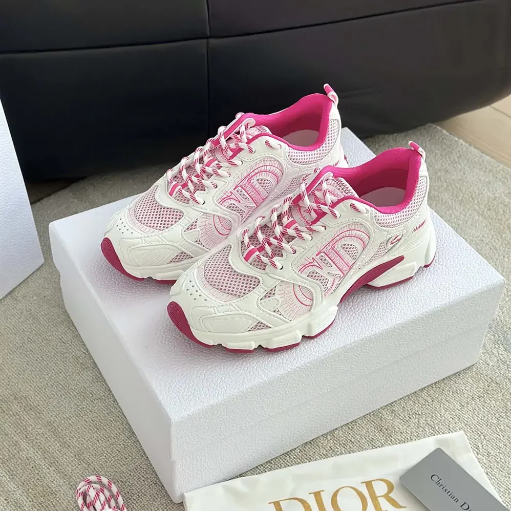 Dior Chrono Sneaker White and Fuchsia Mesh with Leather for Unisex in Effect Panels Dior Chrono Sneaker White and Fuchsia Mesh with Leather for Unisex in Effect Panels