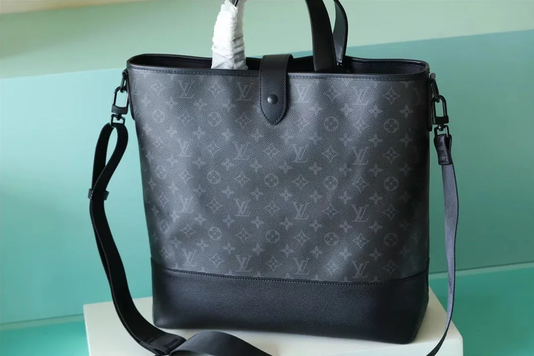 Saumur Tote Monogram Eclipse Black /