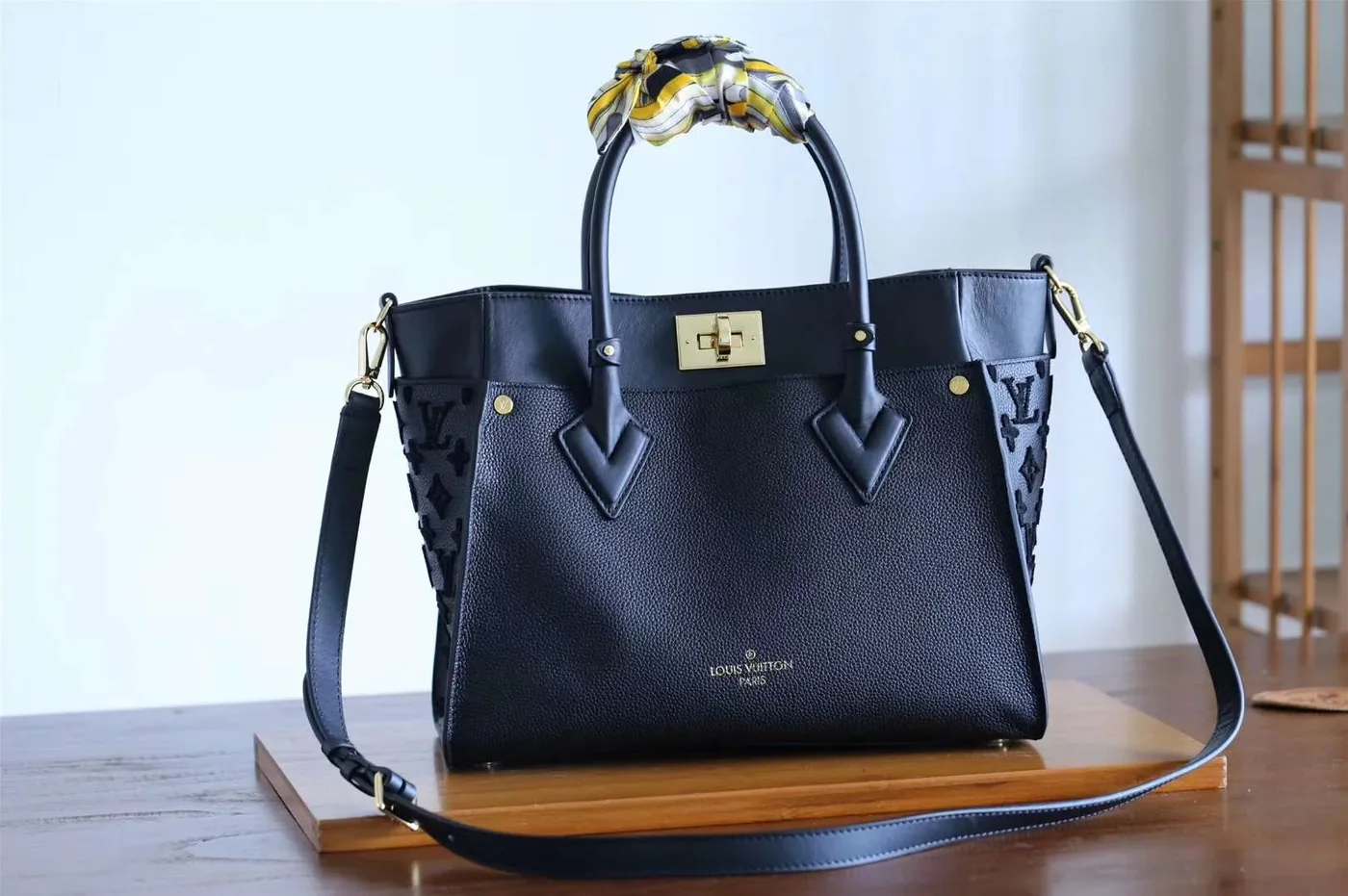 Louis Vuitton On My Side Black / Louis Vuitton On My Side Black /