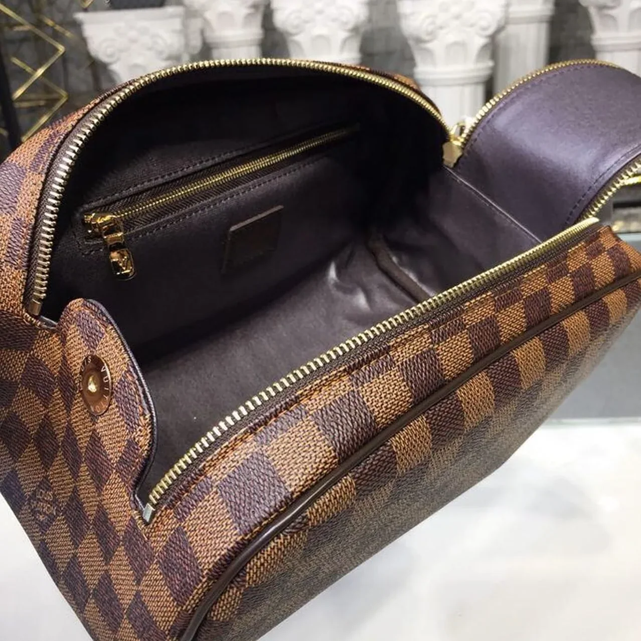Louis Vuitton King Size Toiletry Damier Ebene Canvas, Travel Bags / LV Louis Vuitton King Size Toiletry Damier Ebene Canvas, Travel Bags / LV
