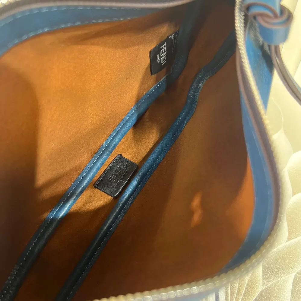 Fendi Simply Fendi Mini Blue Leather Mini for Unisex in bag