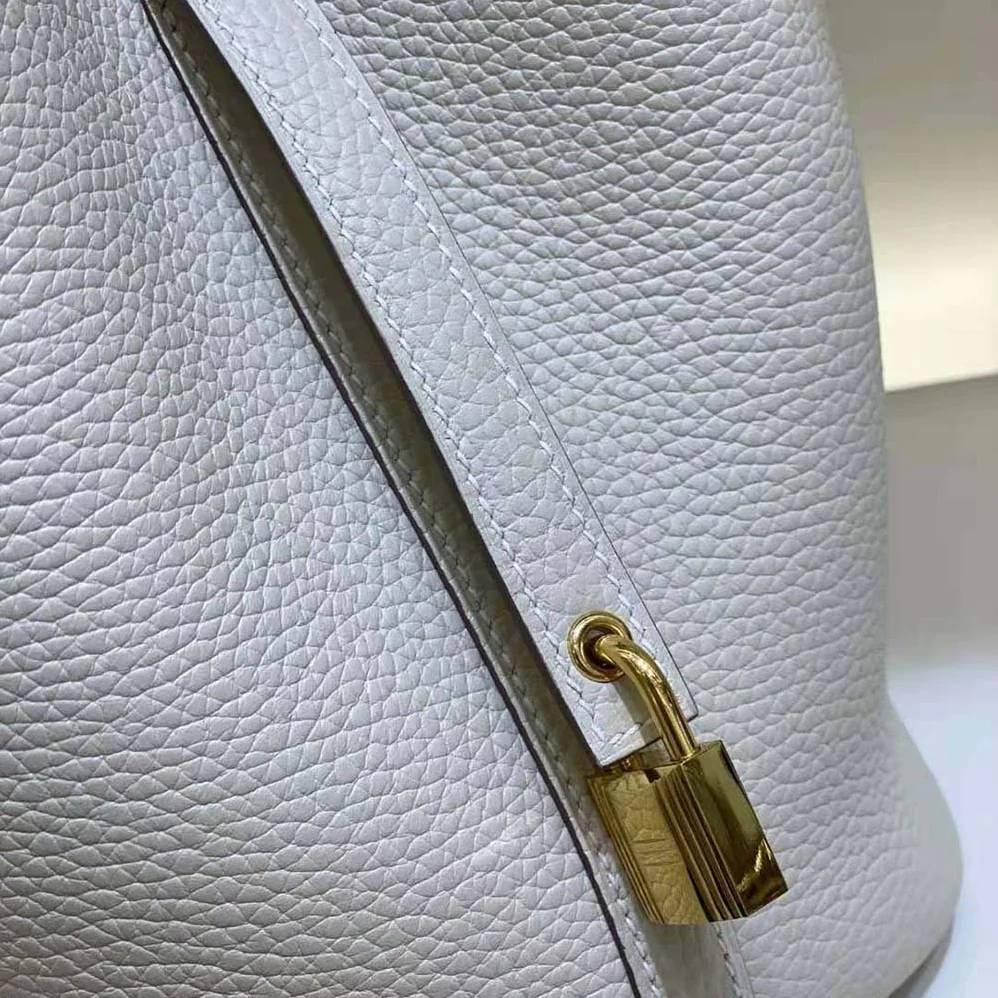Hermes Picotin Lock 18cm in Clémence leather for Women in White Hermes Picotin Lock 18cm in Clémence leather for Women in White