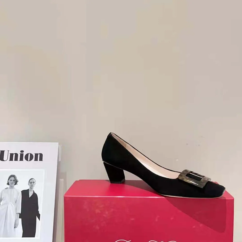 Roger Vivier Belle Vivier Turtle Buckle Pumps in Suede for Women
