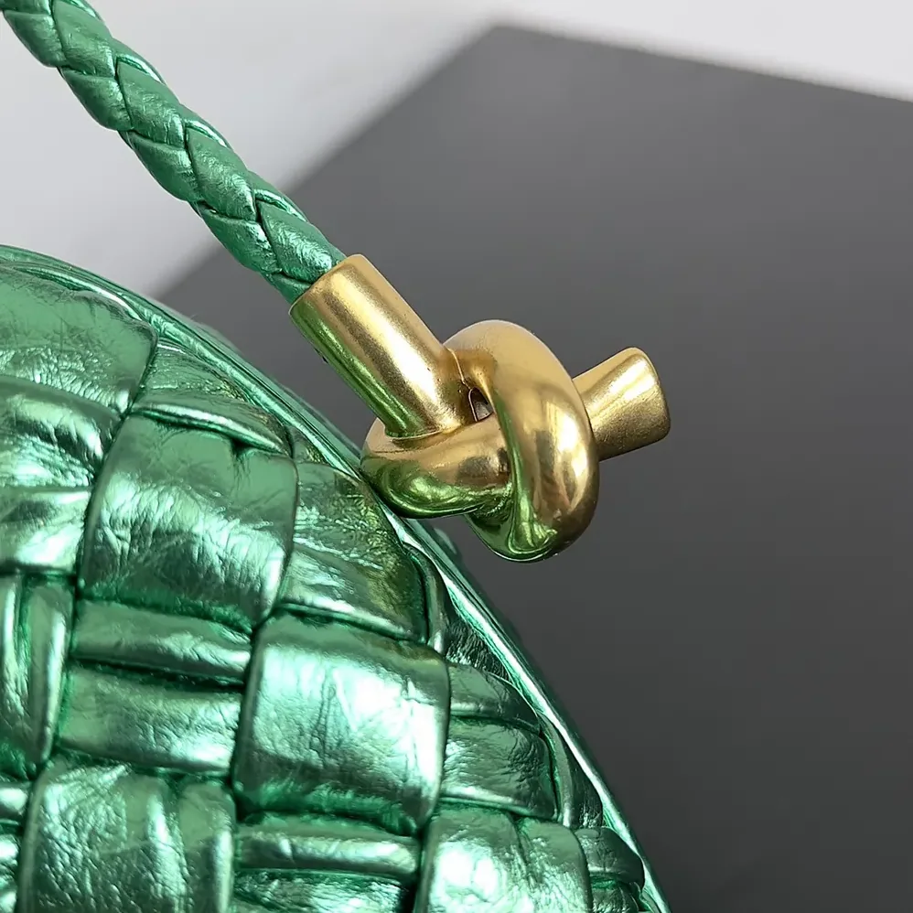 Bottega Veneta Knot Minaudiere On Strap for Women in Green Bottega Veneta Knot Minaudiere On Strap for Women in Green