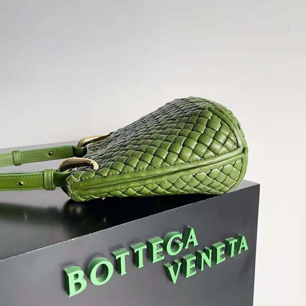 Bottega Veneta Small Clicker Shoulder Bag for Women in Green