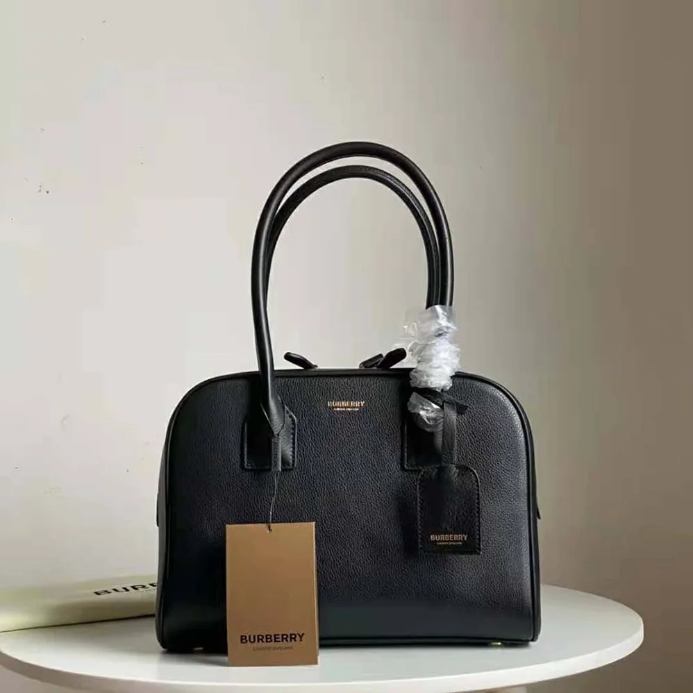 Burberry Medium Leather Half Cube Bag for Women in Black Burberry Medium Leather Half Cube Bag for Women in Black