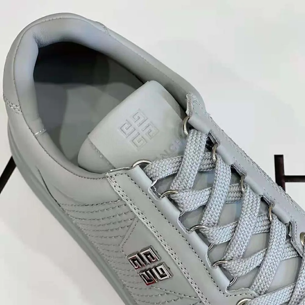 Givenchy G4 Sneakers in Leather for Men in Silver Givenchy G4 Sneakers in Leather for Men in Silver