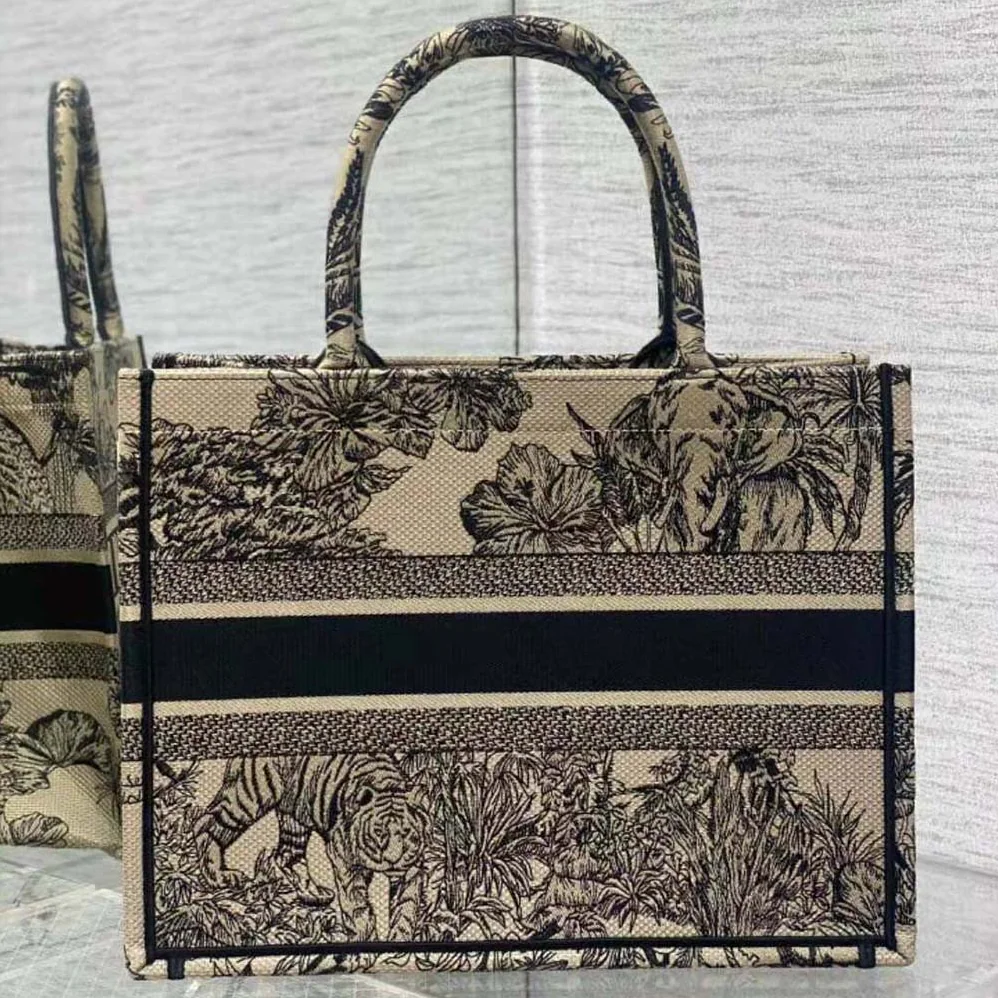 Dior Medium Dior Book Tote Beige Multicolor Toile de Jouy Voyage Embroidery for Women Dior Medium Dior Book Tote Beige Multicolor Toile de Jouy Voyage Embroidery for Women