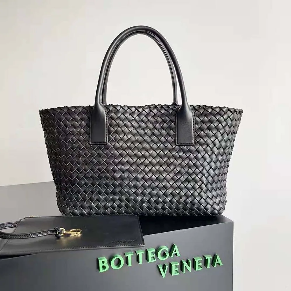 Bottega Veneta Medium Cabat Leather Tote Bag with Detachable Strap for Women in Black