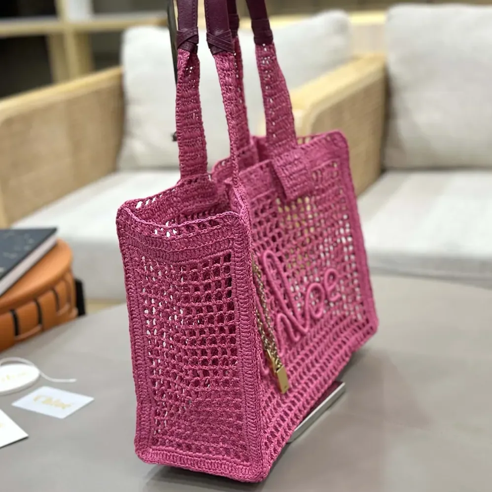 Chloe Summer Banana East-west Tote Bag in Raffia & Buffalo Leather for Women in Pink Chloe Summer Banana East-west Tote Bag in Raffia & Buffalo Leather for Women in Pink