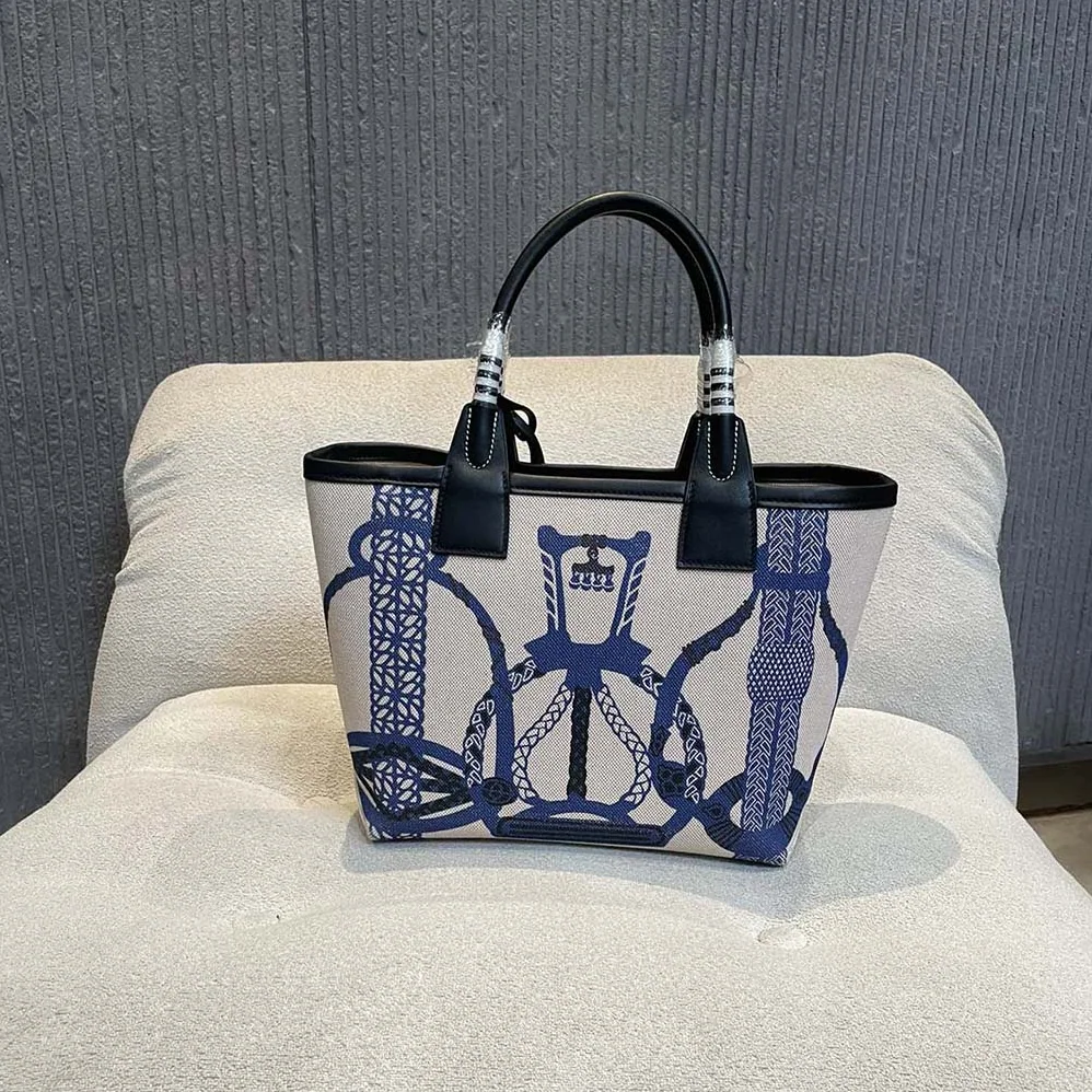Hermes Steeple 25 Ecru Tote Bag for Unisex in Blue Hermes Steeple 25 Ecru Tote Bag for Unisex in Blue