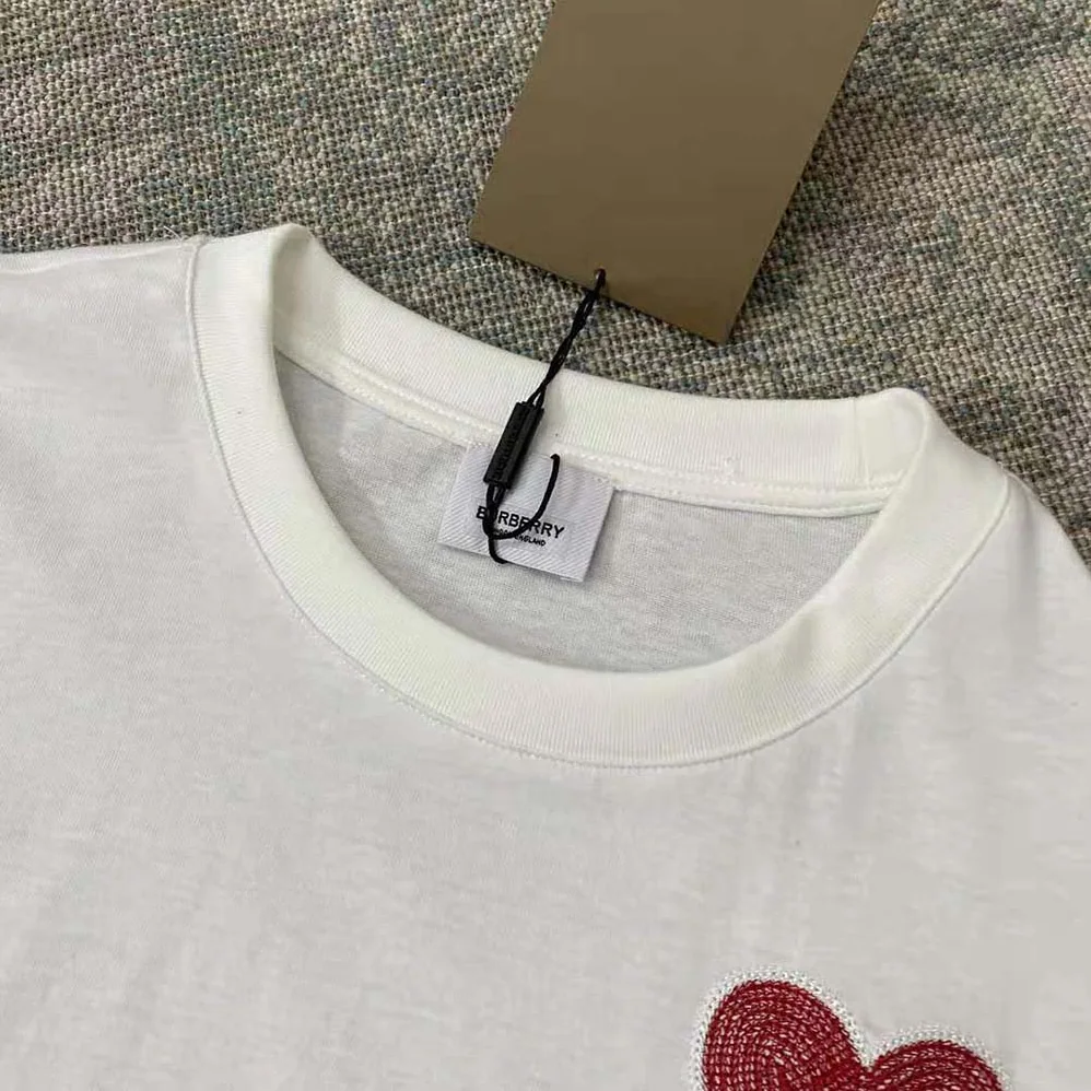 Burberry Heart Motif Cotton T-shirt for Women in White Burberry Heart Motif Cotton T-shirt for Women in White