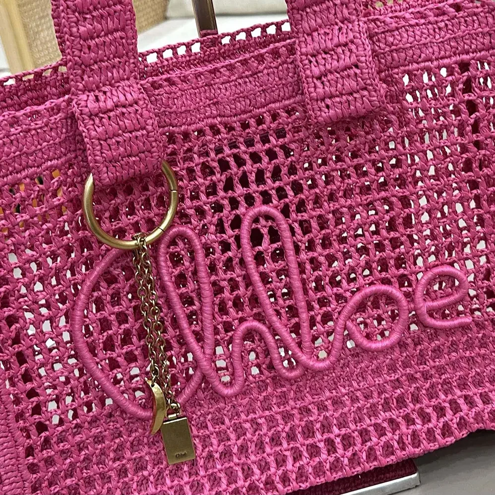 Chloe Summer Banana East-west Tote Bag in Raffia & Buffalo Leather for Women in Pink Chloe Summer Banana East-west Tote Bag in Raffia & Buffalo Leather for Women in Pink