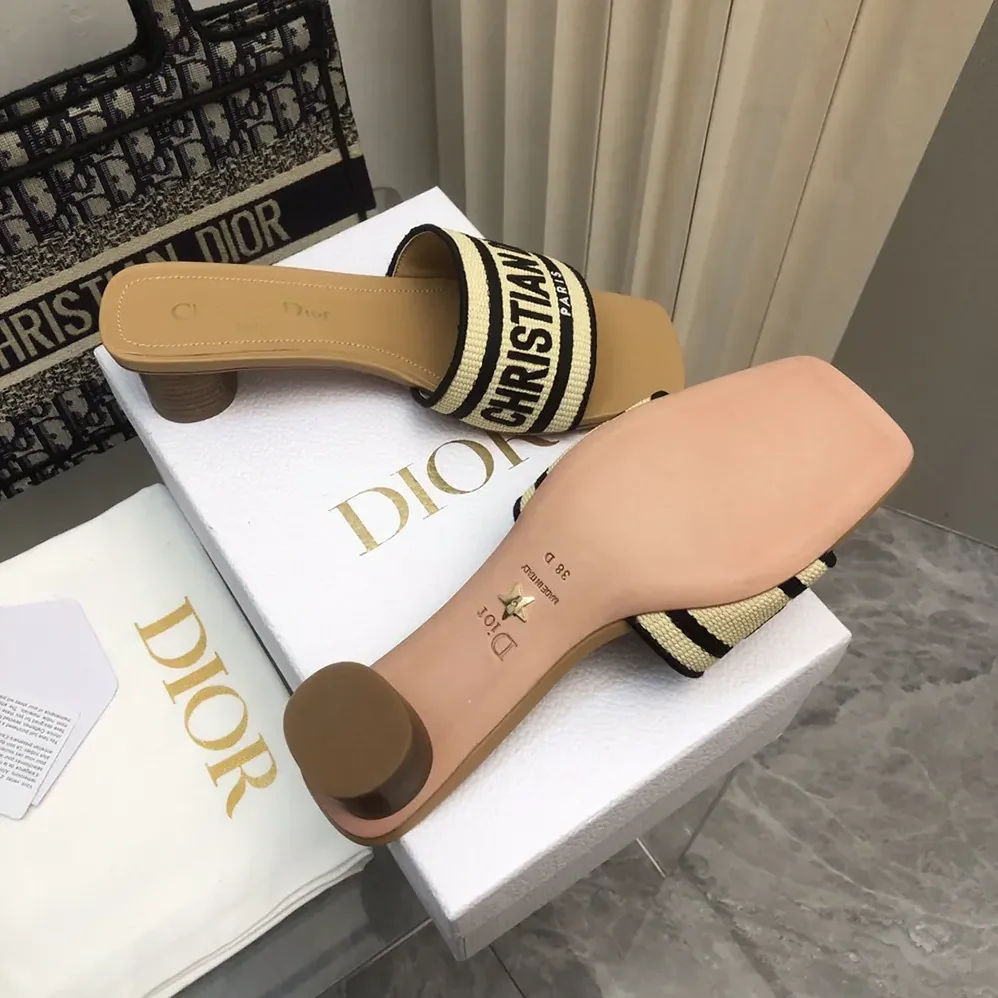Dior Dway Heeled Slide Natural Raffia and Black Embroidered Cotton for Women Dior Dway Heeled Slide Natural Raffia and Black Embroidered Cotton for Women