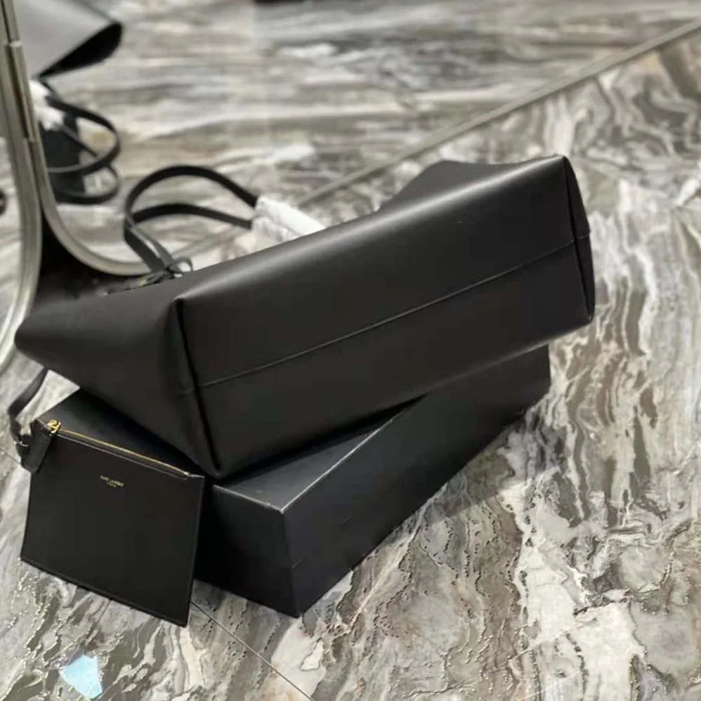 Saint Laurent YSL Shopping Saint Laurent E/W in Supple Leather for Women in Black Saint Laurent YSL Shopping Saint Laurent E/W in Supple Leather for Women in Black