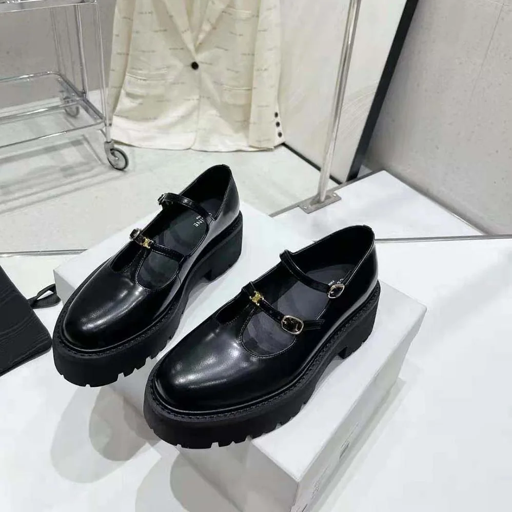 Celine Bulky Babies Triomphe in Polished Bull for Women in Black Celine Bulky Babies Triomphe in Polished Bull for Women in Black