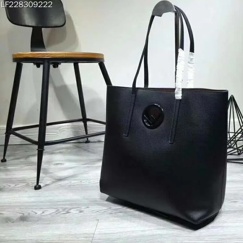 Fendi Leather Logo Shopper Bag for Women in Black