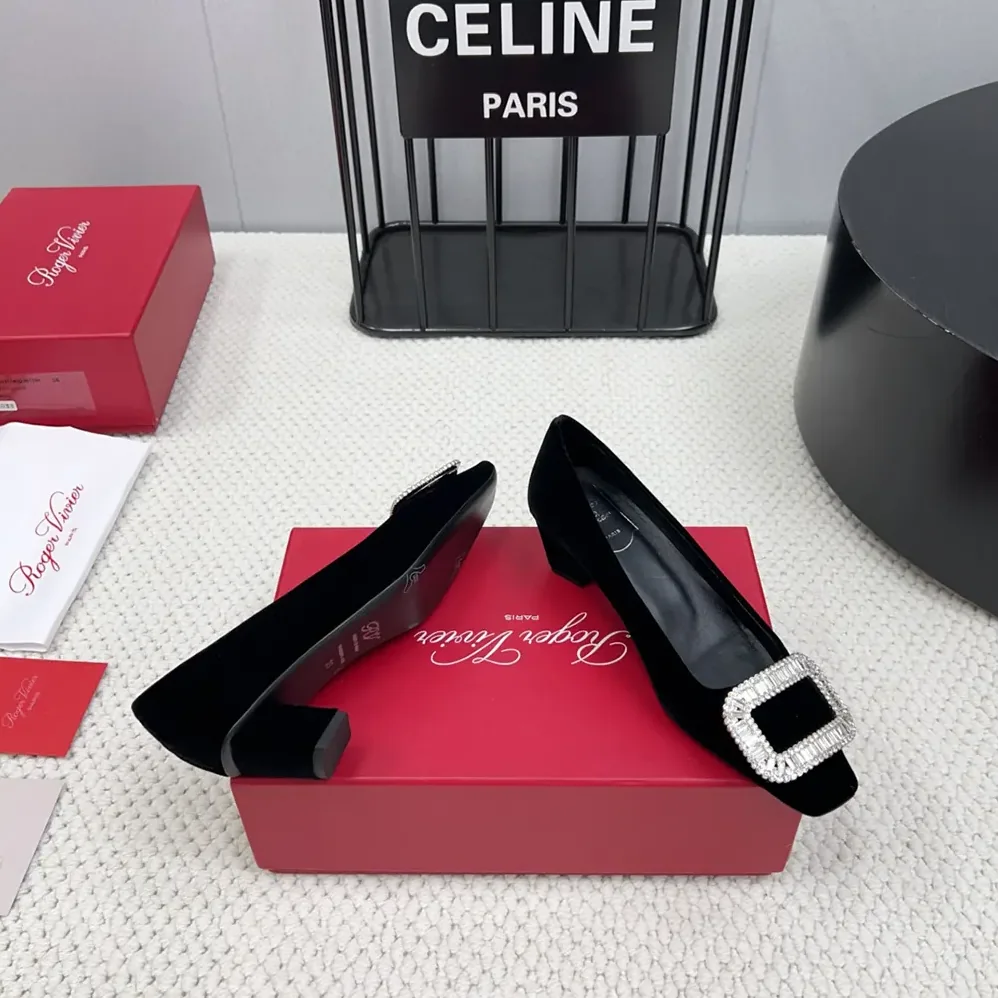 Roger Vivier Belle Vivier Pumps in Satin for Women in Black
