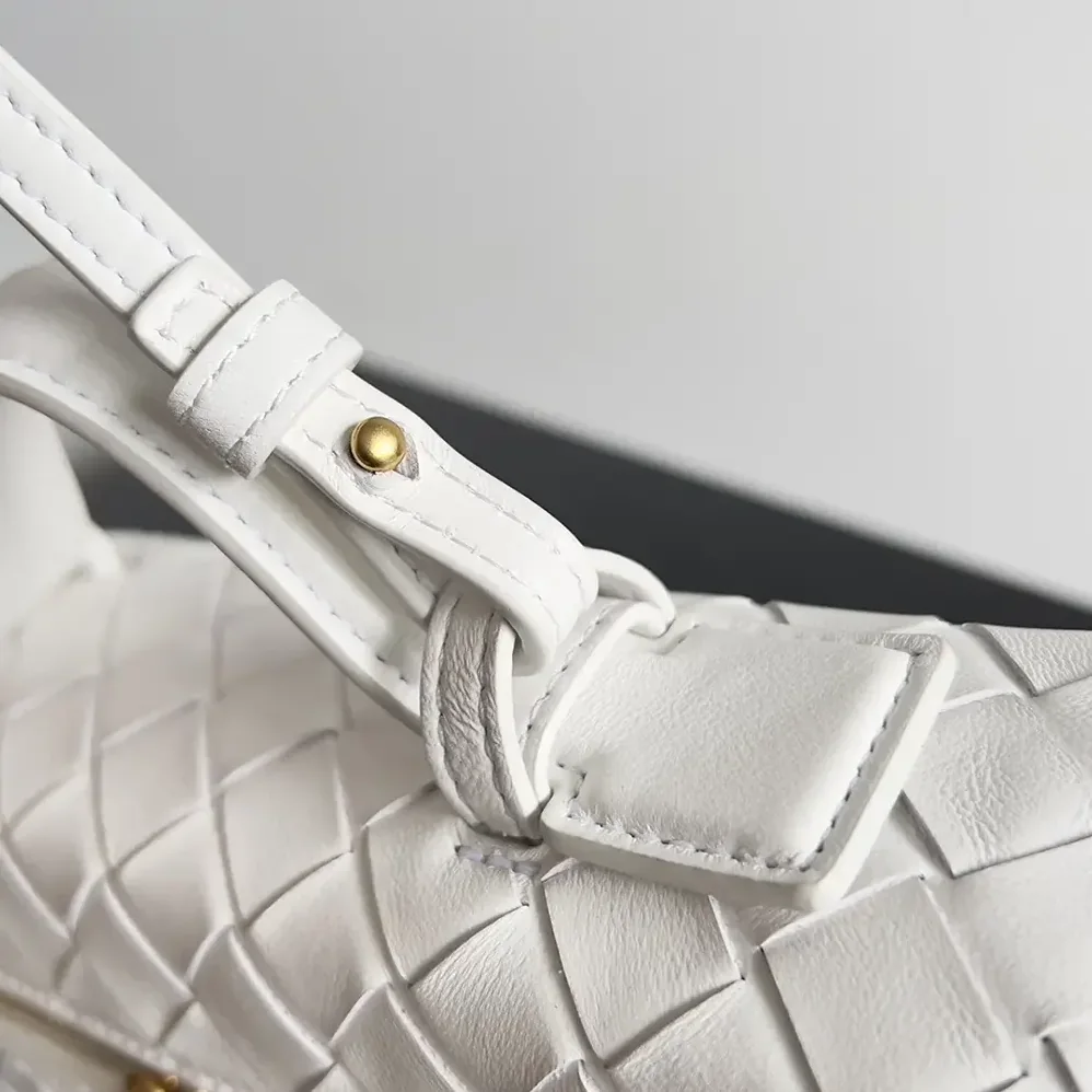 Bottega Veneta Bang Bang Vanity Case for Women in White Bottega Veneta Bang Bang Vanity Case for Women in White