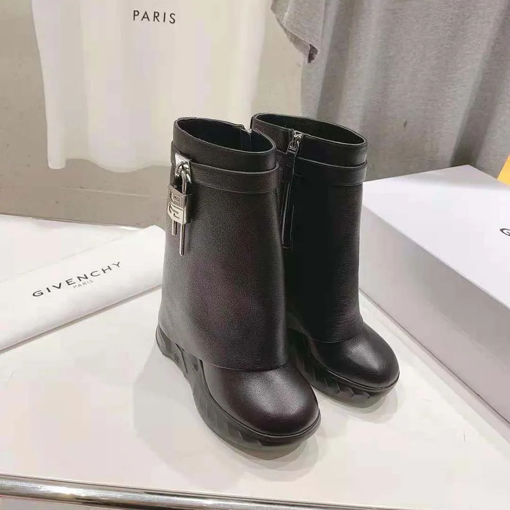 Givenchy Shark Lock Biker Ankle Boots in Grained Leather for Women in Black Givenchy Shark Lock Biker Ankle Boots in Grained Leather for Women in Black