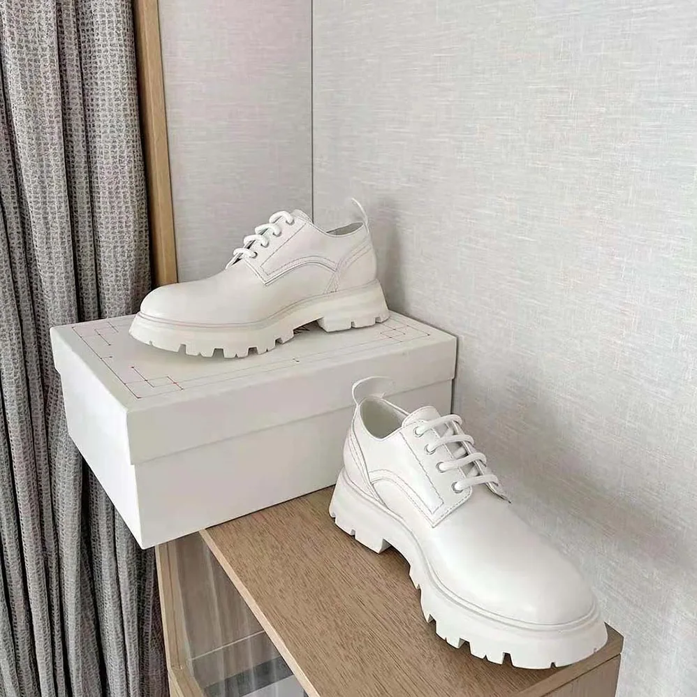 Alexander Mcqueen Wander Lace-Up for Women in White Alexander Mcqueen Wander Lace-Up for Women in White