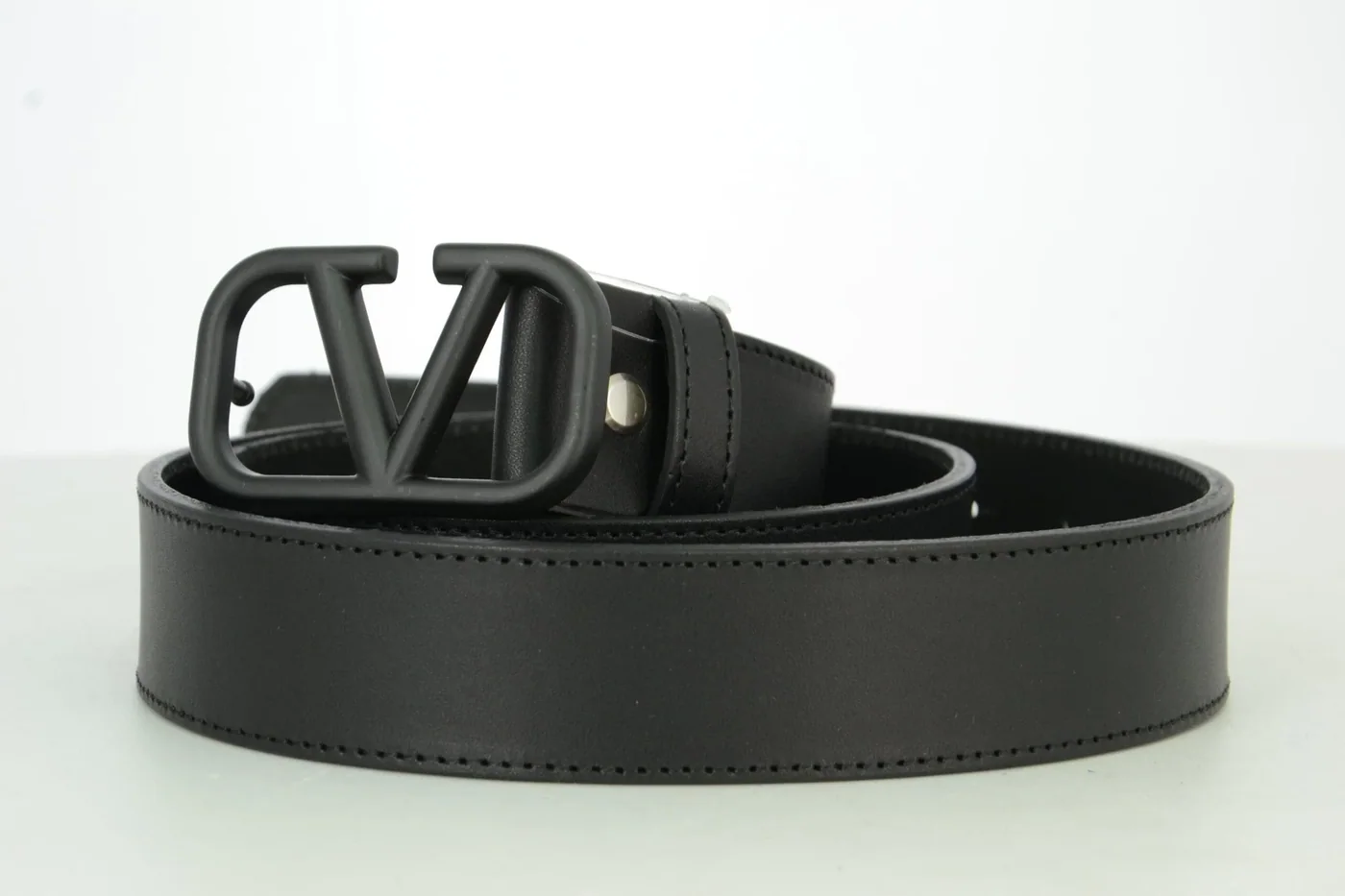 Black V Black Buckle Leather Belt