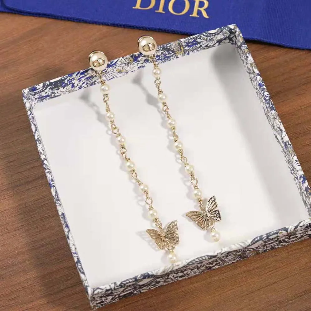 Dior Métamorphose Earrings Gold-Finish Metal and White Resin Pearls for Women Dior Métamorphose Earrings Gold-Finish Metal and White Resin Pearls for Women
