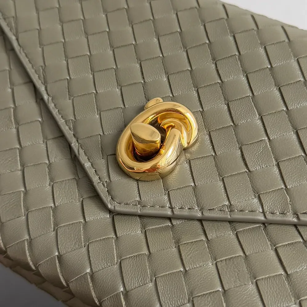 Bottega Veneta Knot Lock in Intrecciato Piccolo Leather for Women in Dark Green