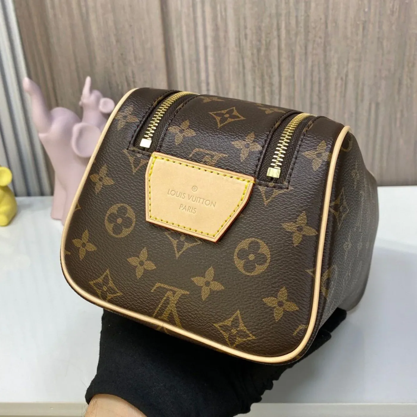 Louis Vuitton King Size Toiletry Monogram Canvas / LV Louis Vuitton King Size Toiletry Monogram Canvas / LV