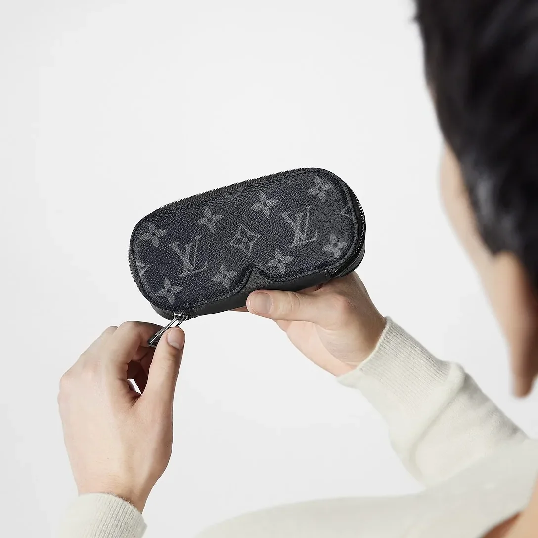 Louis Vuitton Sunglasses Pouch GM Monogram Eclipse Louis Vuitton Sunglasses Pouch GM Monogram Eclipse