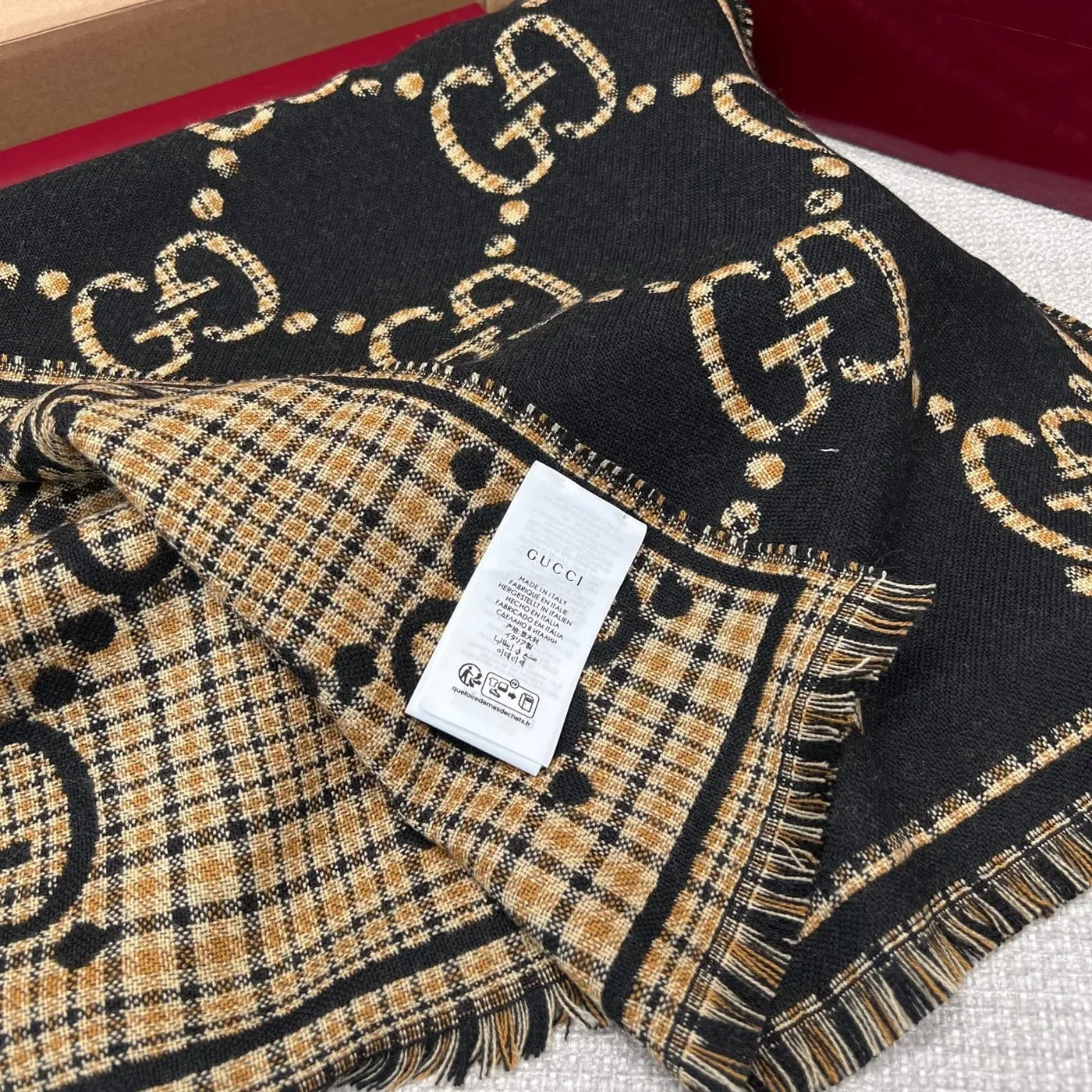 Gucci Check GG Scarf Black And Beige / Gucci Check GG Scarf Black And Beige /