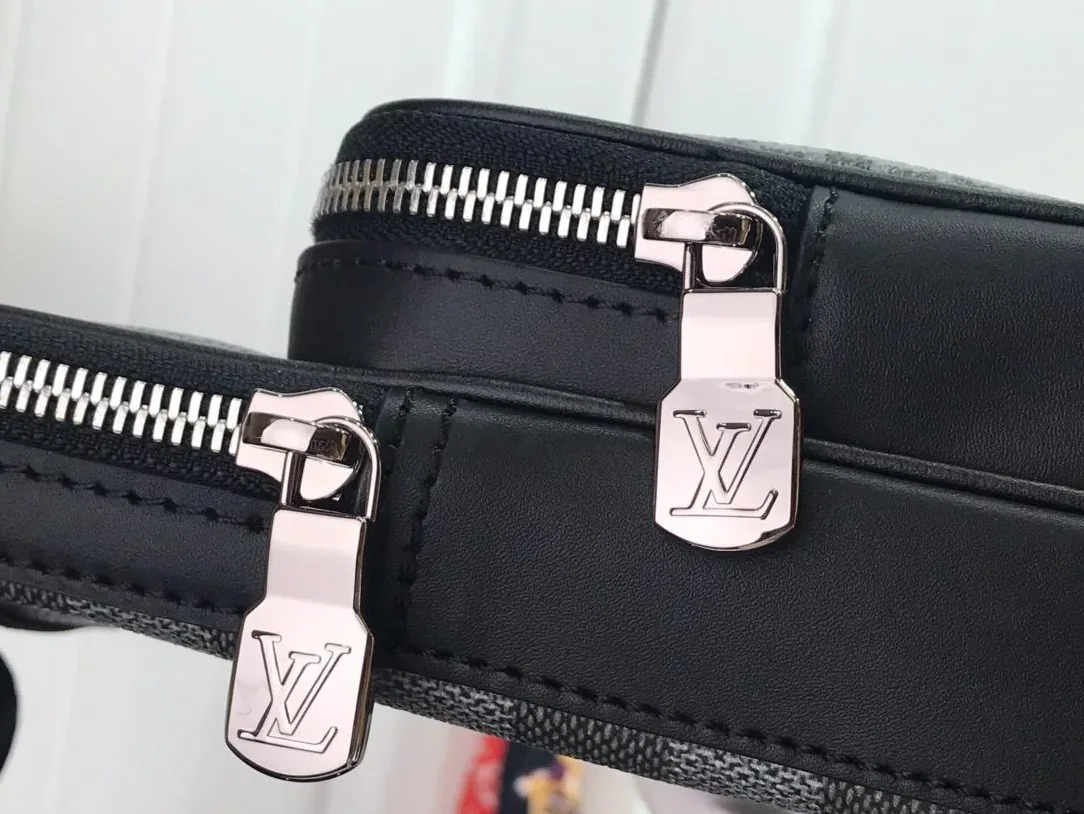 Louis Vuitton Damier Graphite 3D Amazon Sling Bag Grey / Louis Vuitton Damier Graphite 3D Amazon Sling Bag Grey /