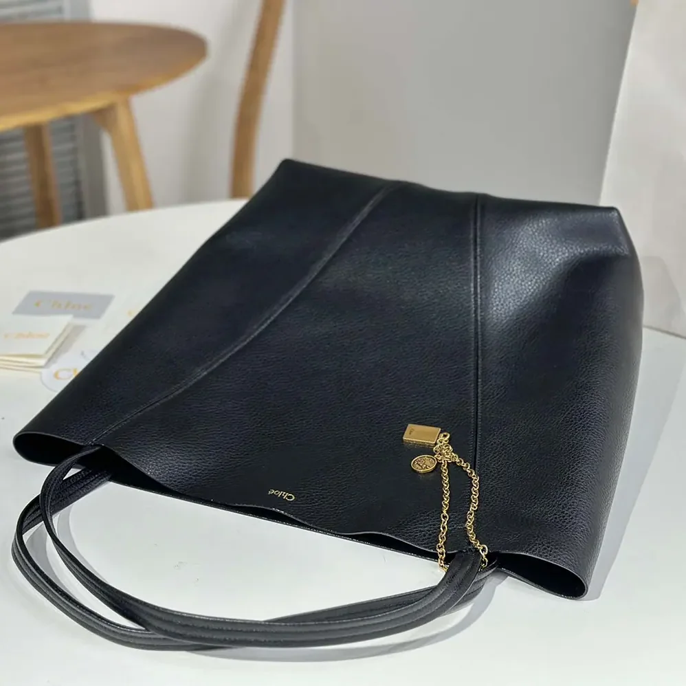 Chloe Large Chloé Spin Tote Bag in Grained Leather for Women in Black Chloe Large Chloé Spin Tote Bag in Grained Leather for Women in Black