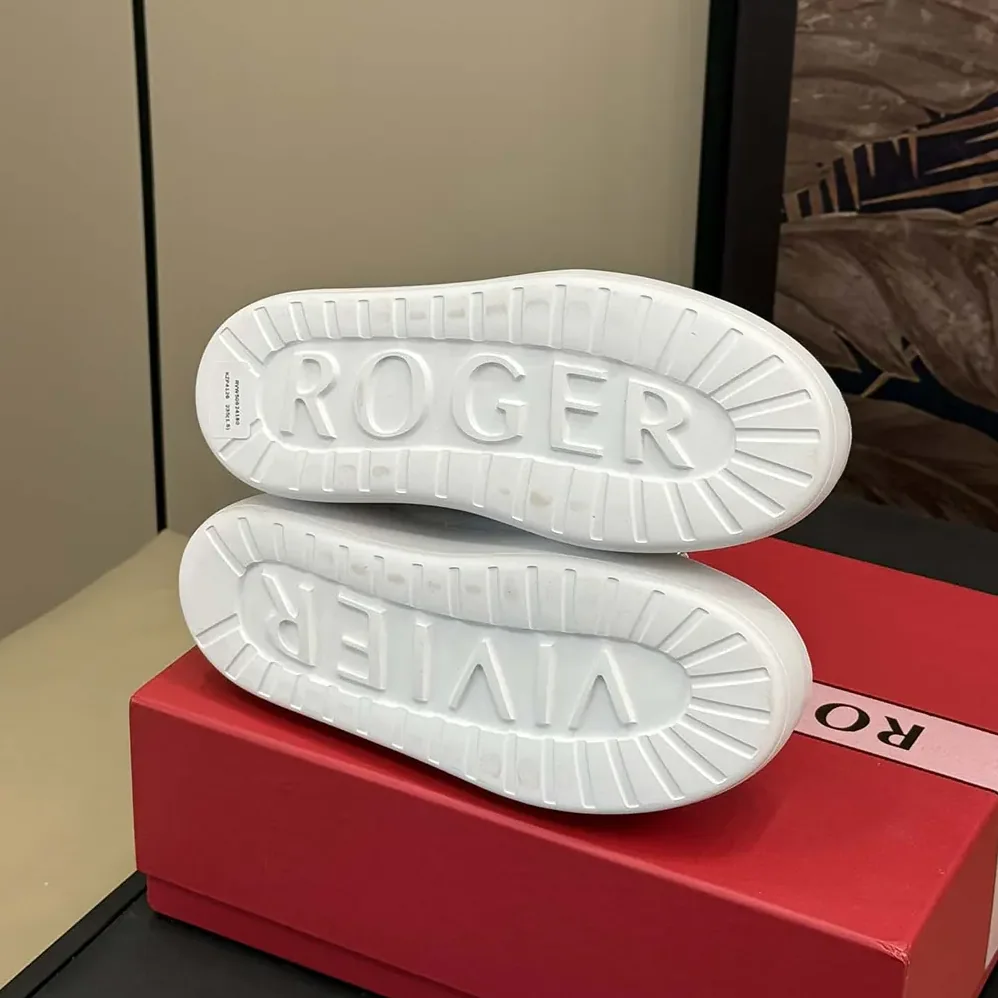 Roger Vivier Viv' Up Sneakers in Leather for Women in White