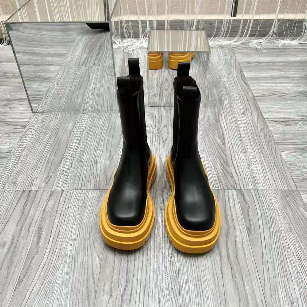 Bottega Veneta Tire Chelsea Boot in Vegetally-Tanned Leather for Unisex in Orange